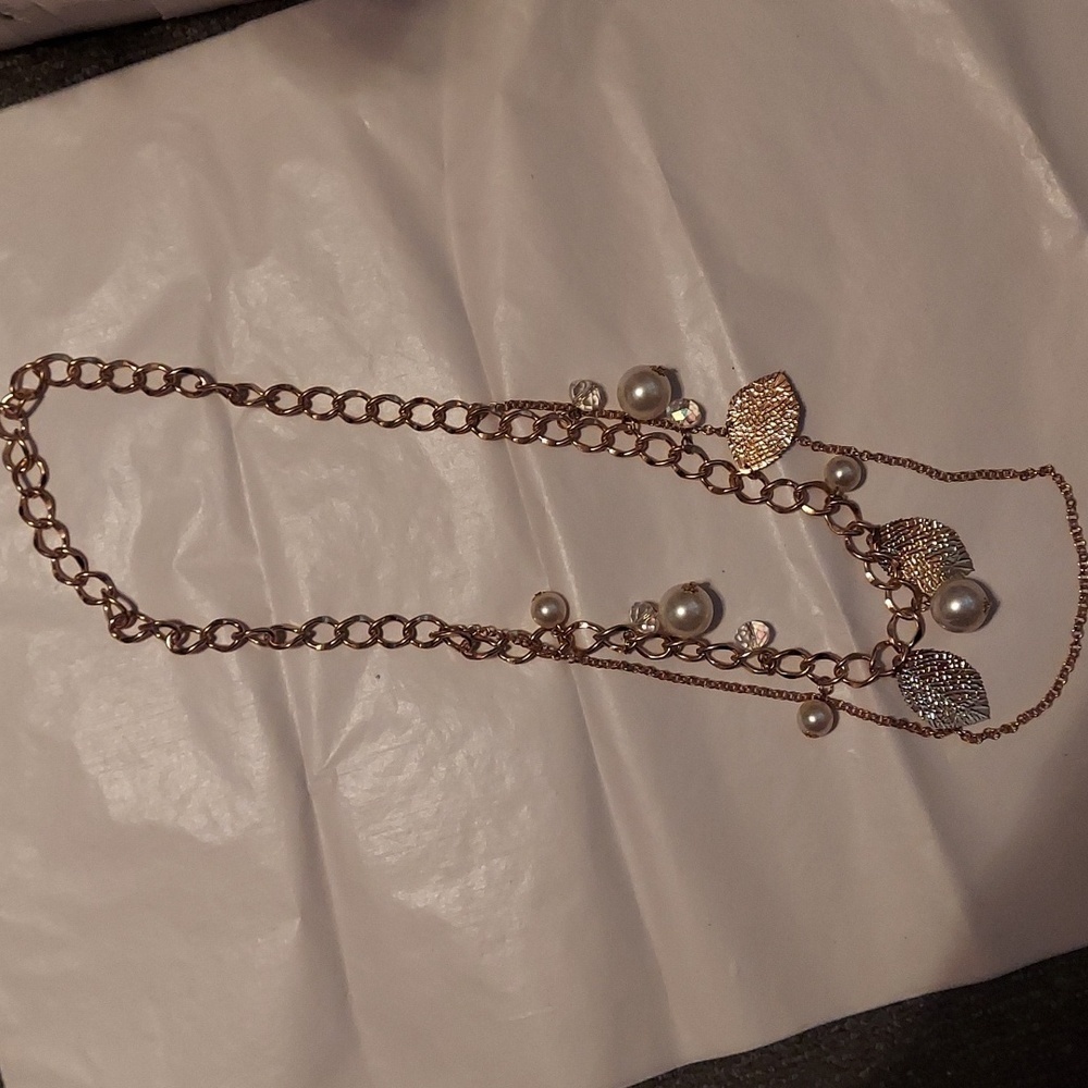 Gold Costume Jewelry with gold leaves and faux pearls - Picture 3 of 3